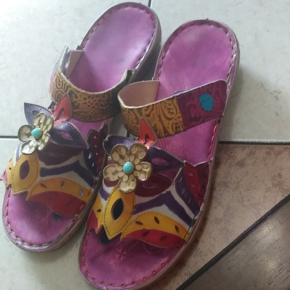 Shoes - Picture 2 of 7